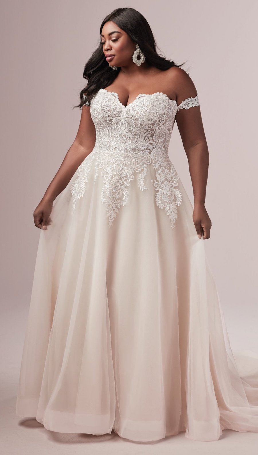 12 Gorgeous Plus Size Wedding Dresses for the Curvy Bride